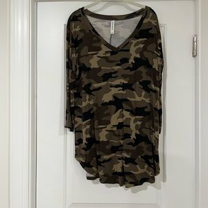 Zenana Camo 3/4 Sleeve Tunic Style V-neck Top